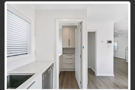 Photo of property in 8 Waihanga Way, Bucklands Beach, Auckland, 2014