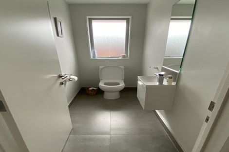 Photo of property in 9 Larmer Drive, Kumeu, 0810