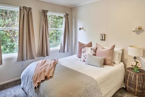 Photo of property in 46 Grays Road, Plimmerton, Porirua, 5026