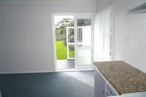 Photo of property in 34 Woodford Avenue, Henderson, Auckland, 0610