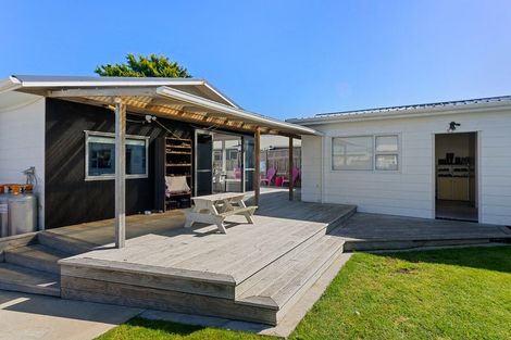 Photo of property in 4 Robert Mckeen Street, Otaki Beach, Otaki, 5512