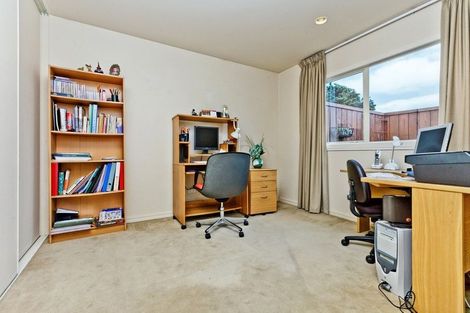 Photo of property in 37 Lorikeet Place, Unsworth Heights, Auckland, 0632