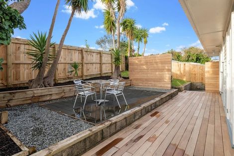 Photo of property in 37 Cardiff Road, Pakuranga, Auckland, 2010