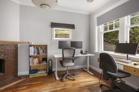 Photo of property in 72 Maida Vale Road, Roseneath, Wellington, 6011