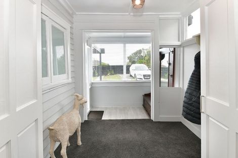 Photo of property in 19 Vipond Road, Stanmore Bay, Whangaparaoa, 0932