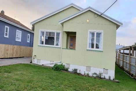 Photo of property in 12 Leicester Street, Patea, 4520