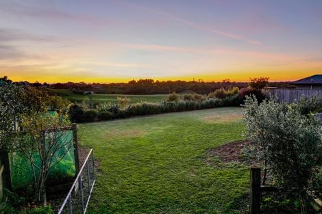 Photo of property in 20 Aderman Place, Hurworth, New Plymouth, 4310