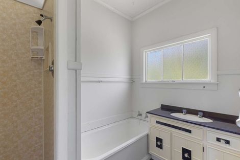 Photo of property in 11 South Road, Moturoa, New Plymouth, 4310