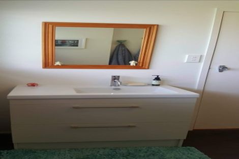 Photo of property in 5/77 Old Lake Road, Narrow Neck, Auckland, 0624