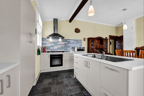 Photo of property in 22 Caledonia Street, Hawera, 4610