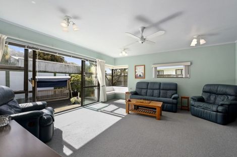 Photo of property in 6 Turon Crescent, Totara Park, Upper Hutt, 5018