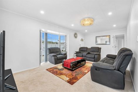 Photo of property in 14 Randwick Place, Randwick Park, Auckland, 2105