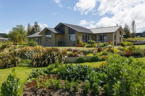 Photo of property in 50 Loch Views Road, Acacia Bay, Taupo, 3385