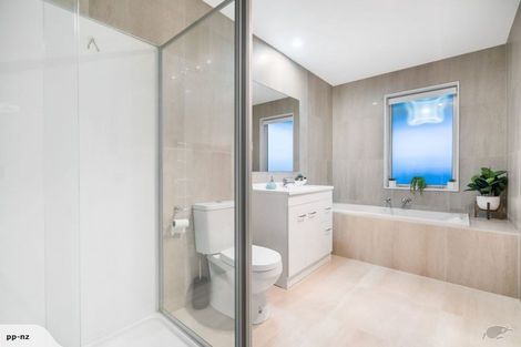 Photo of property in 5 Biplane Street, Takanini, 2112