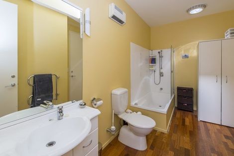 Photo of property in De Vere Apartments, 24/23 Tennyson Street, Te Aro, Wellington, 6011