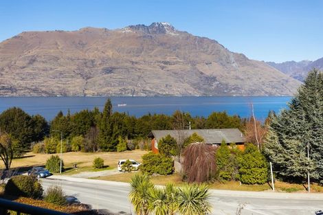 Photo of property in Arno Apartment, 9/8 Mckerrow Place, Sunshine Bay, Queenstown, 9300