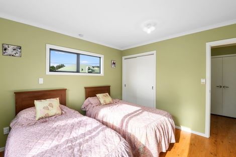 Photo of property in 10 Arthur Street, Waikawa Beach, Manakau, 5573