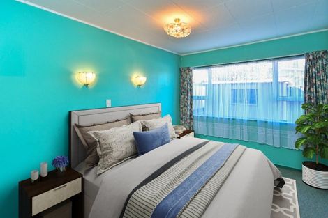 Photo of property in 2/16 Gibbons Road, Weymouth, Auckland, 2103