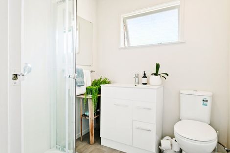 Photo of property in 2/23 Seaview Road, Glenfield, Auckland, 0629