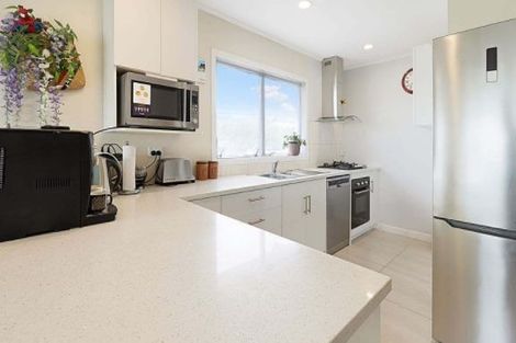 Photo of property in 42 Tiroroa Avenue, Te Atatu South, Auckland, 0610