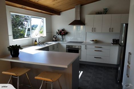 Photo of property in 8a Holiday Road, Stanmore Bay, Whangaparaoa, 0932