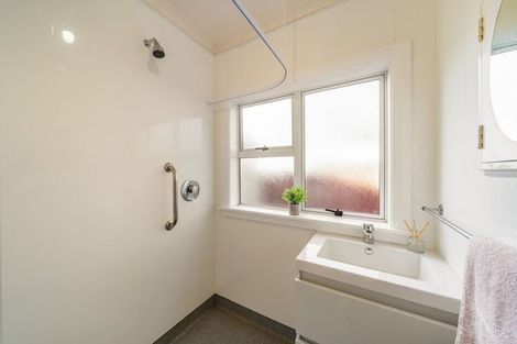 Photo of property in 4 Heretaunga Square, Silverstream, Upper Hutt, 5019