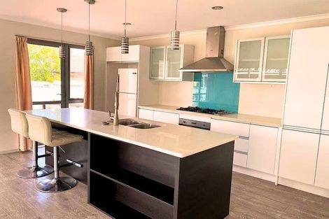 Photo of property in 35 South Kensington Way, Henderson, Auckland, 0612