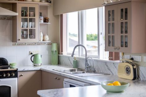 Photo of property in 9 Matthews Crescent, Melville, Hamilton, 3206