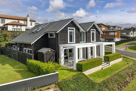 Photo of property in 10 Tauwaka Crescent, Riverhead, 0820