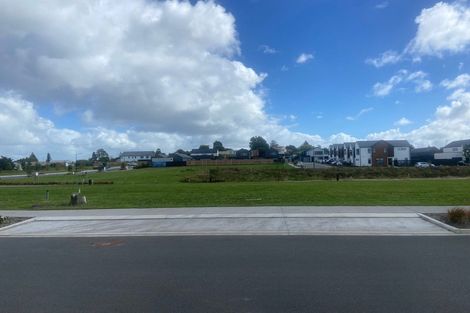 Photo of property in 2 Kuaha Road, Massey, Auckland, 0614