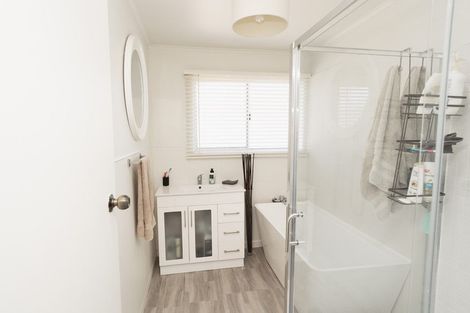 Photo of property in 14 Rimu Street, Helensville, 0800