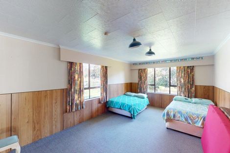 Photo of property in 292 Heatherlea Road East, Levin, 5571