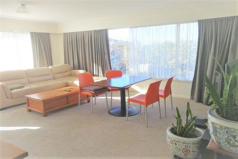 Photo of property in 2/31 Mountbatten Avenue, Hillcrest, Auckland, 0627