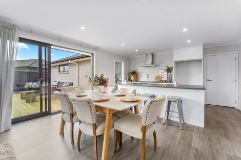 Photo of property in 1 Orawahi Road, Glenbrook, 2681