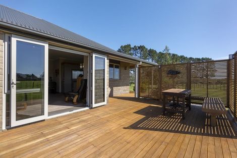 Photo of property in 8 Pitt Road, Hillsborough, New Plymouth, 4372