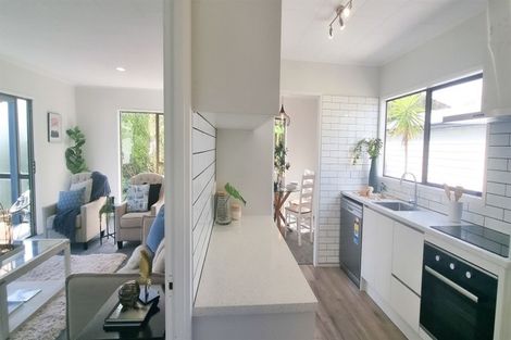 Photo of property in 70 Hutchinsons Road, Bucklands Beach, Auckland, 2014