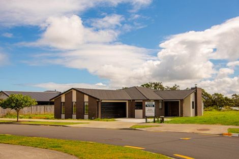 Photo of property in 73 Tahuna Minhinnick Drive, Glenbrook, 2681