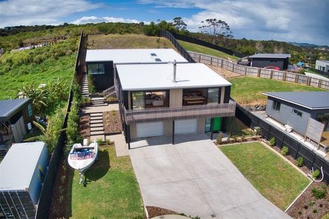 Photo of property in 32 Northcoast Place, Mangawhai Heads, Mangawhai, 0505