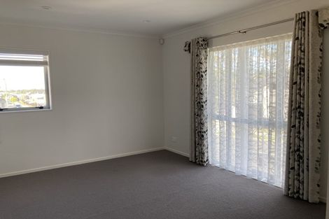 Photo of property in 37 Mettam Drive, Swanson, Auckland, 0614