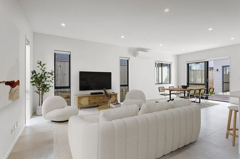 Photo of property in 28 Port Way, Rosehill, Papakura, 2113