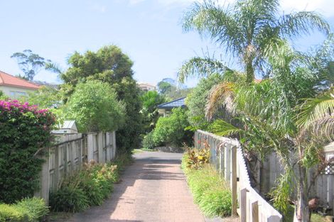 Photo of property in 4 Te Hoe Grove, Pinehill, Auckland, 0632