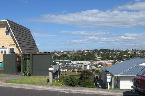 Photo of property in 1/43 Woodlands Crescent, Browns Bay, Auckland, 0630