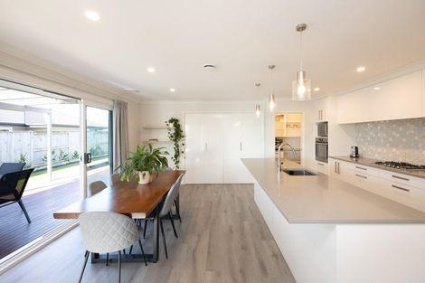 Photo of property in 6 Atlantic Drive, Fitzherbert, Palmerston North, 4410