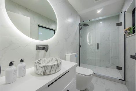 Photo of property in 26a Tupaki Place, Pakuranga Heights, Auckland, 2010