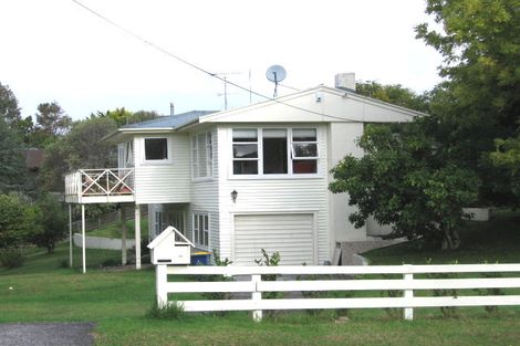 Photo of property in 128 Tiroroa Avenue, Te Atatu South, Auckland, 0610