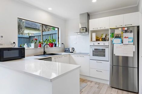 Photo of property in 2/8 Wood Street, Papakura, 2110