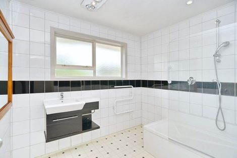 Photo of property in 39 Gibbs Drive, Woodend, 7610