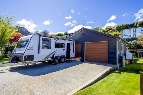 Photo of property in 11 Mcdonnell Road, Arrowtown, 9302