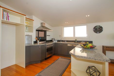 Photo of property in 99 Pupuke Road, Northcote, Auckland, 0627
