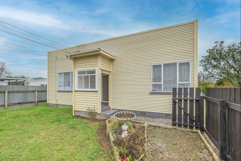 Photo of property in 1 Quinn Road, Levin, 5510